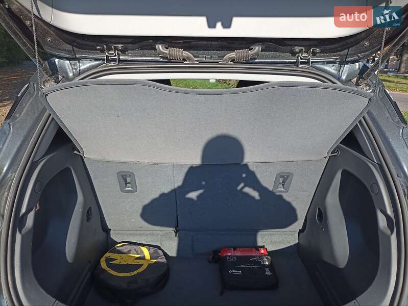 Хетчбек Opel Ampera-e 2017 в Бродах