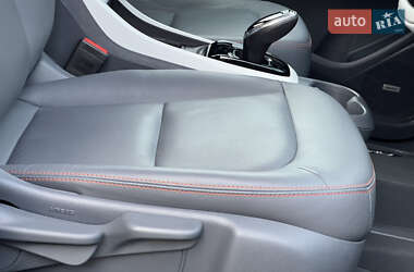 Хэтчбек Opel Ampera-e 2019 в 
