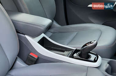 Хэтчбек Opel Ampera-e 2019 в 