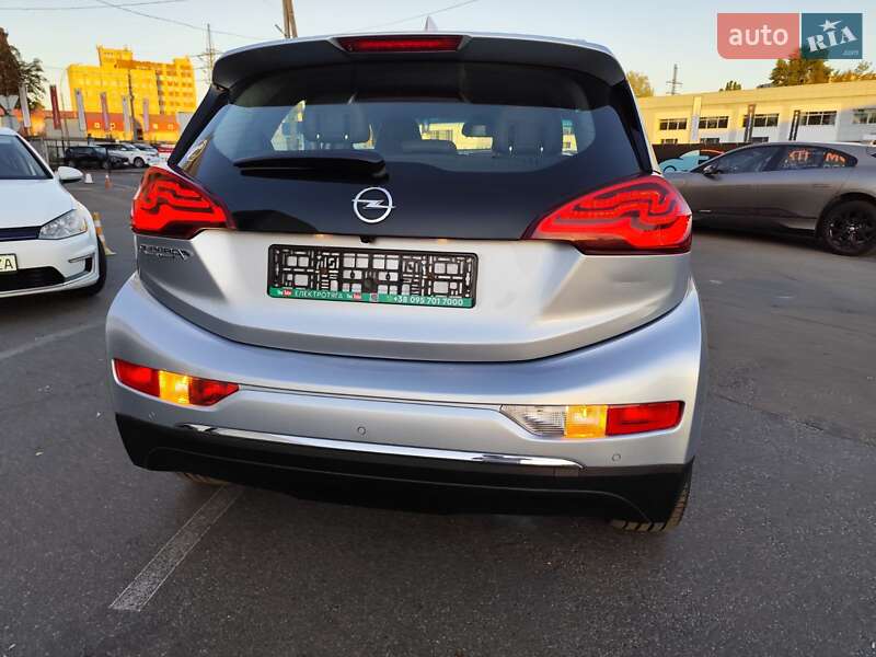 Хэтчбек Opel Ampera-e 2017 в Киеве