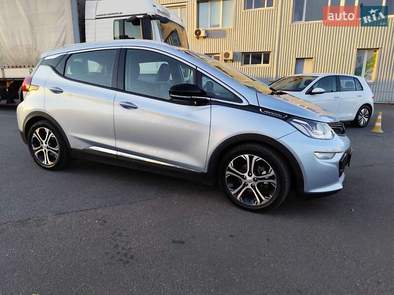 Хэтчбек Opel Ampera-e 2017 в Киеве