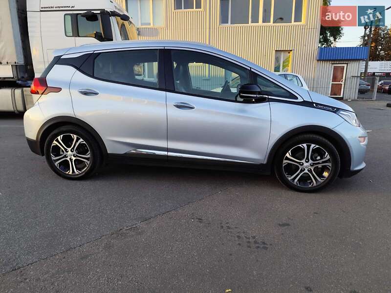Хэтчбек Opel Ampera-e 2017 в Киеве