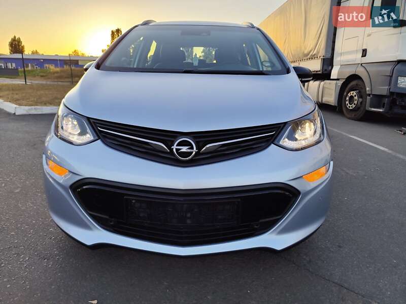 Хэтчбек Opel Ampera-e 2017 в Киеве