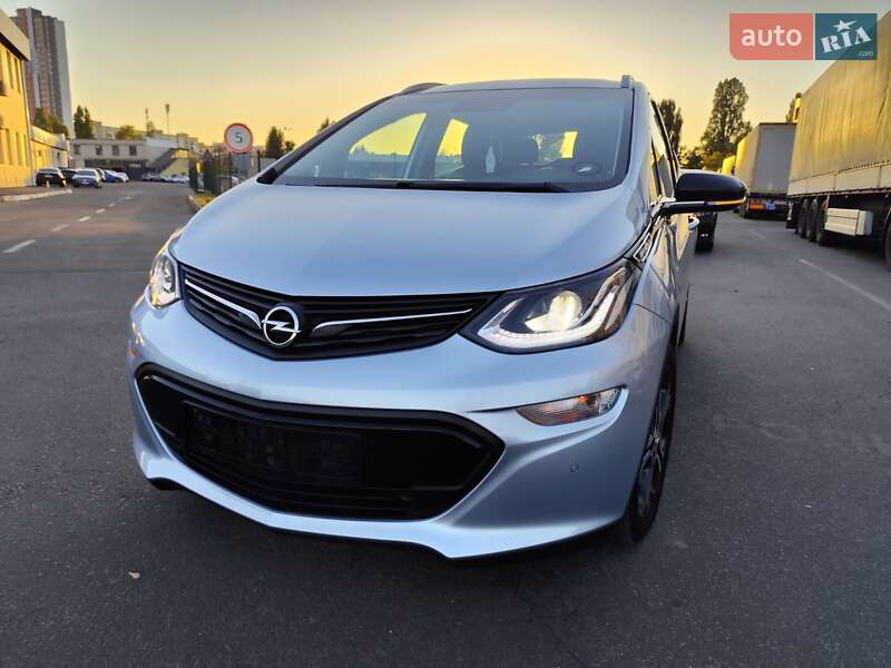 Хэтчбек Opel Ampera-e 2017 в Киеве
