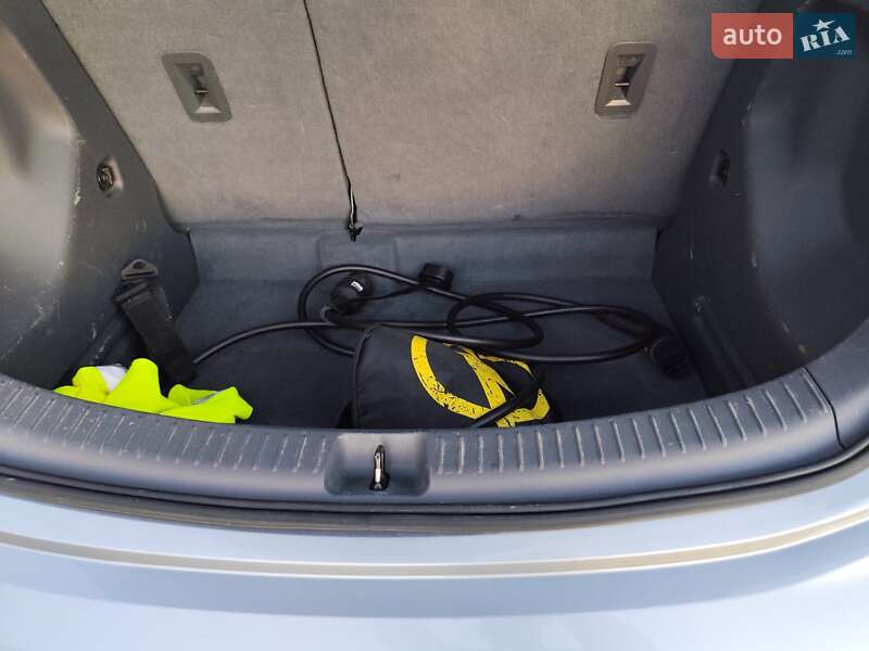 Хэтчбек Opel Ampera-e 2017 в Киеве