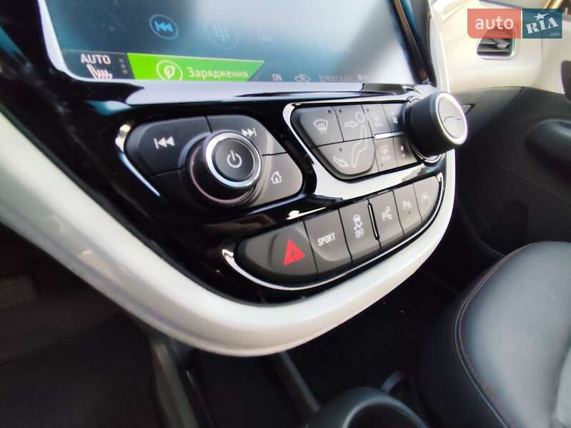 Хэтчбек Opel Ampera-e 2017 в Киеве