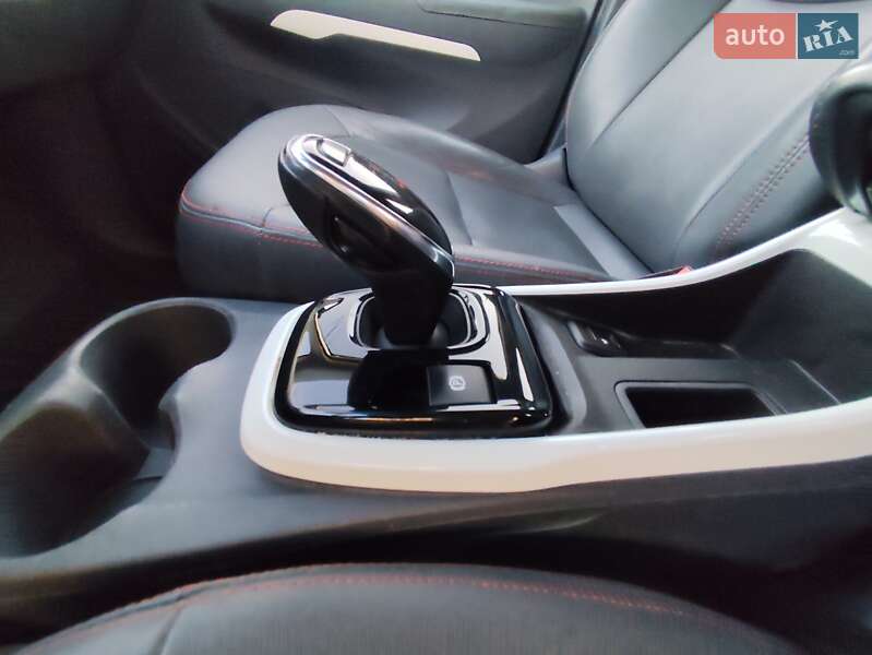 Хэтчбек Opel Ampera-e 2017 в Киеве