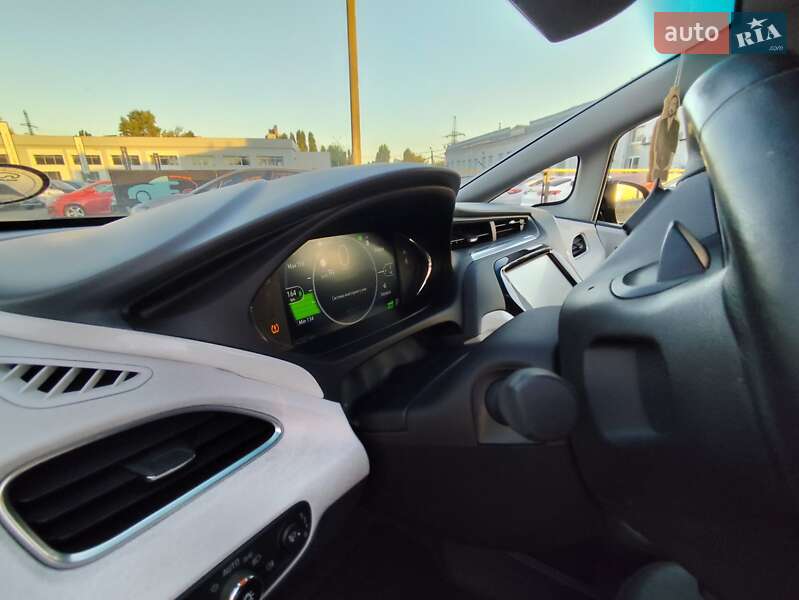 Хэтчбек Opel Ampera-e 2017 в Киеве