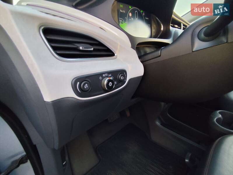 Хэтчбек Opel Ampera-e 2017 в Киеве