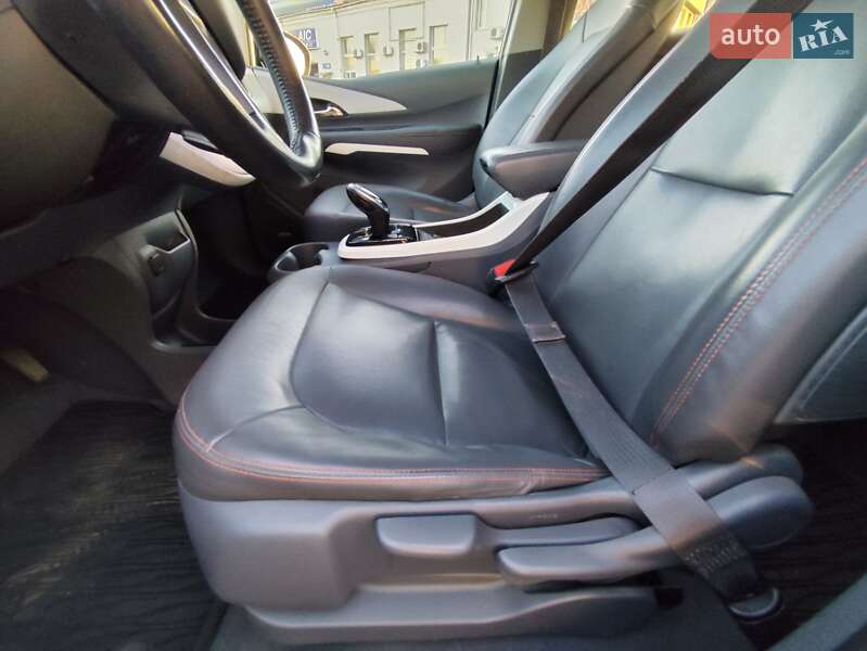 Хэтчбек Opel Ampera-e 2017 в Киеве