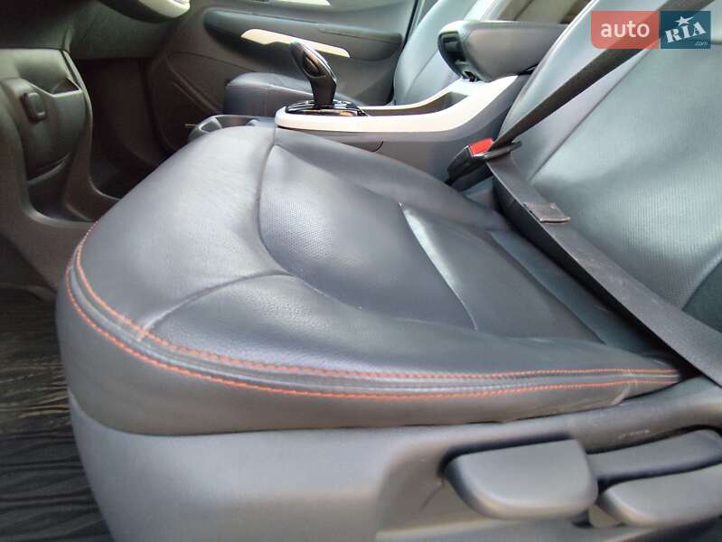 Хэтчбек Opel Ampera-e 2017 в Киеве