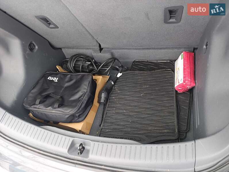 Хэтчбек Opel Ampera-e 2017 в Черкассах