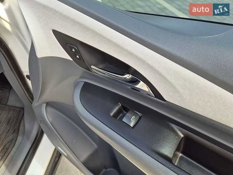 Хетчбек Opel Ampera-e 2017 в Ковелі