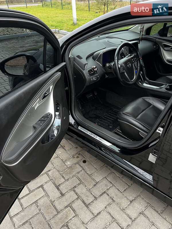 Хэтчбек Opel Ampera 2012 в Любомле