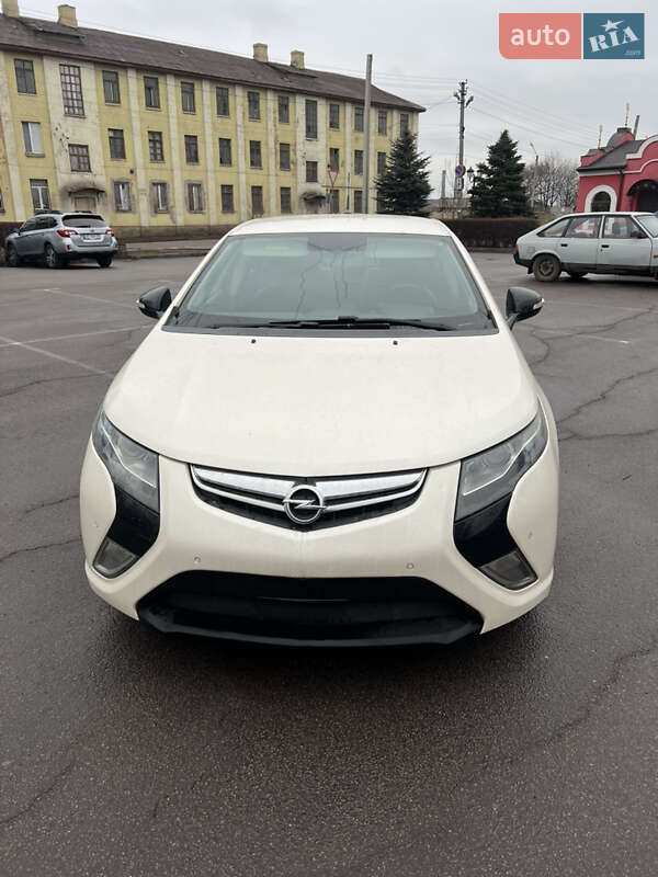Opel Ampera 2013