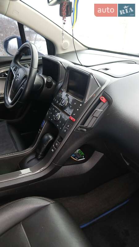 Хэтчбек Opel Ampera 2013 в Львове