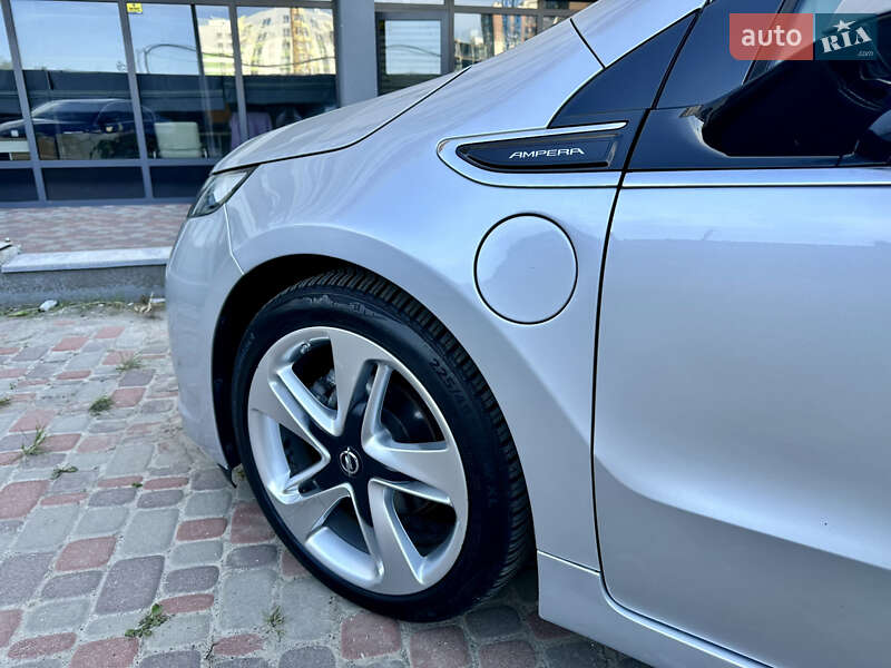 Хэтчбек Opel Ampera 2012 в Киеве фото 10 Хэтчбек Opel Ampera 2012 в Киеве