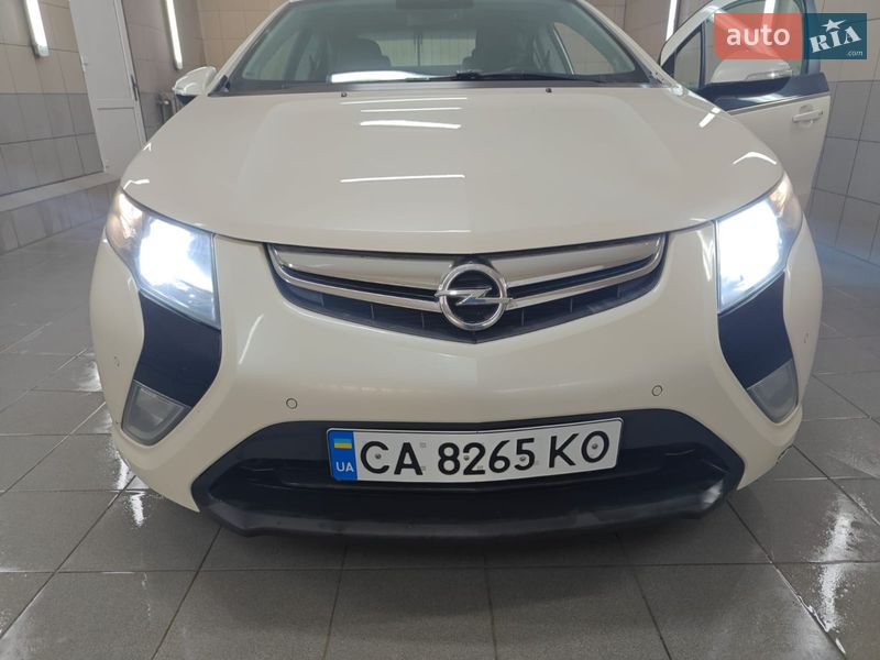 Хэтчбек Opel Ampera 2012 в Монастырище