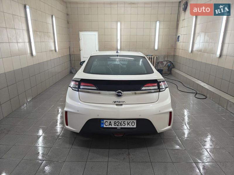 Хэтчбек Opel Ampera 2012 в Монастырище