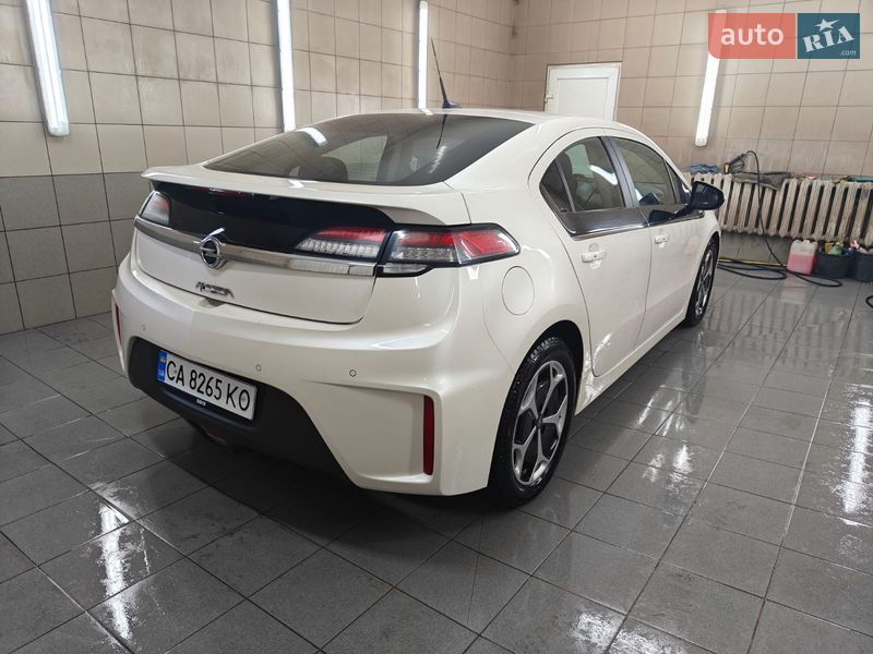 Хэтчбек Opel Ampera 2012 в Монастырище