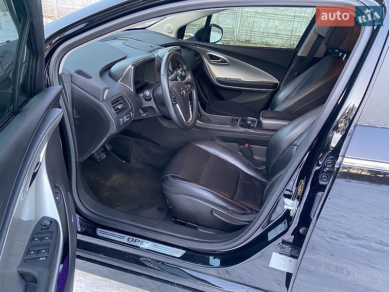 Хэтчбек Opel Ampera 2011 в Яворове