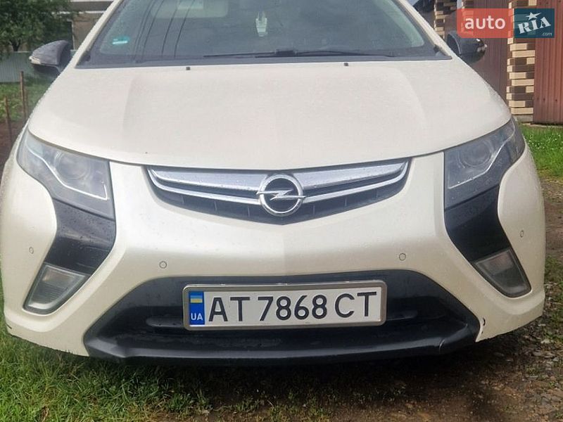 Хэтчбек Opel Ampera 2012 в Ивано-Франковске