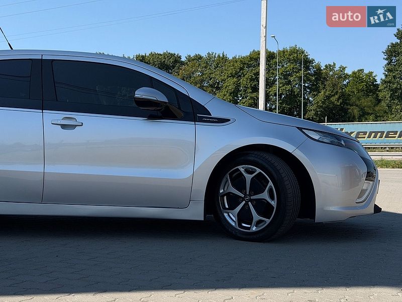 Хэтчбек Opel Ampera 2013 в Львове