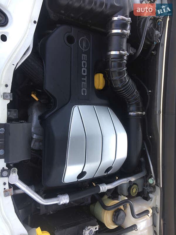 Внедорожник / Кроссовер Opel Antara 2010 в Снятине
