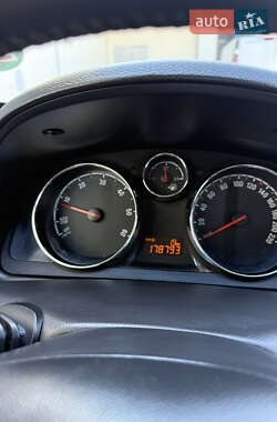 Внедорожник / Кроссовер Opel Antara 2013 в 