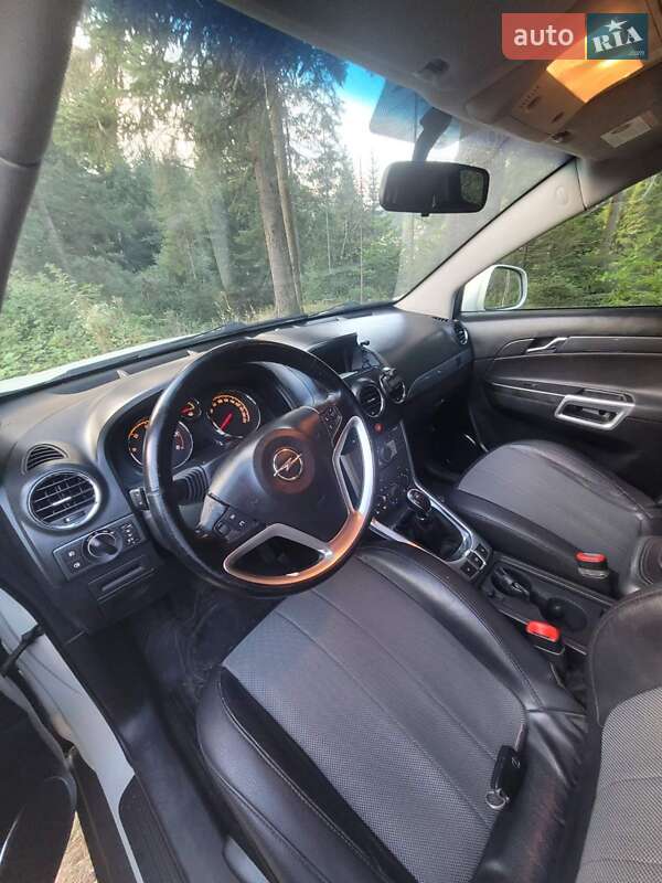 Позашляховик / Кросовер Opel Antara 2011 в 