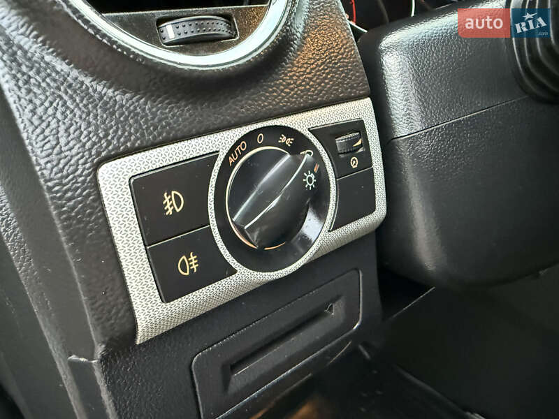 Позашляховик / Кросовер Opel Antara 2011 в Чернівцях
