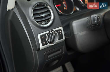 Позашляховик / Кросовер Opel Antara 2012 в 
