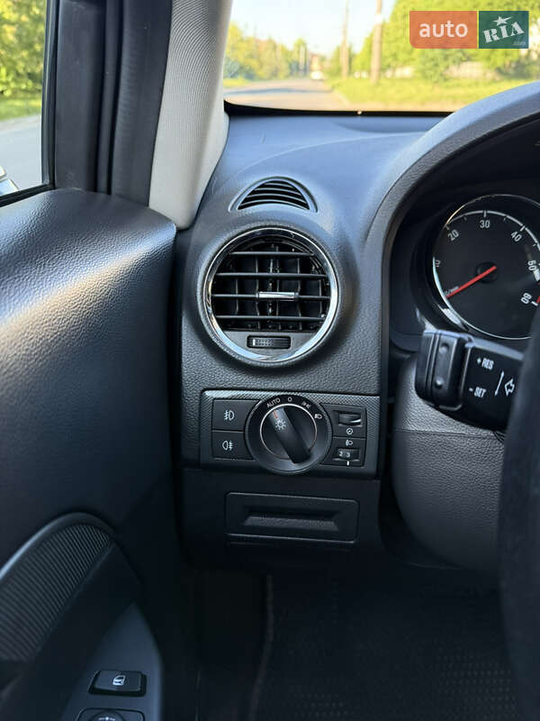 Позашляховик / Кросовер Opel Antara 2013 в Івано-Франківську