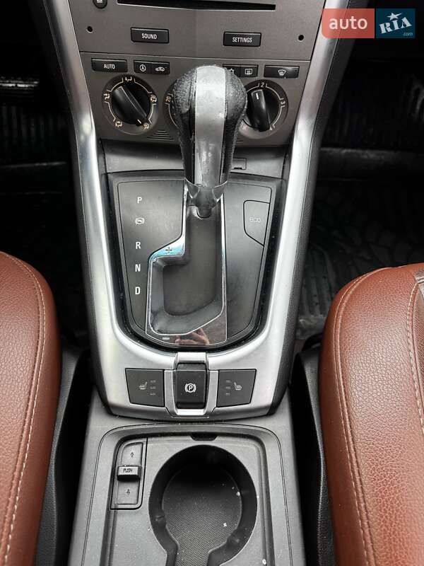 Внедорожник / Кроссовер Opel Antara 2012 в Киеве