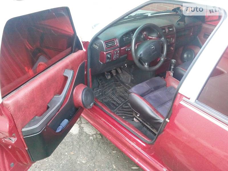 Седан Opel Ascona 1988 в Ивано-Франковске