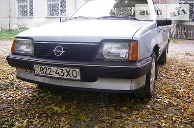 Седан Opel Ascona 1988 в Радехове