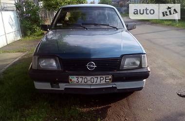 Седан Opel Ascona 1986 в Ужгороде