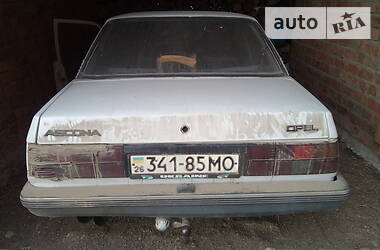 Седан Opel Ascona 1988 в Черновцах