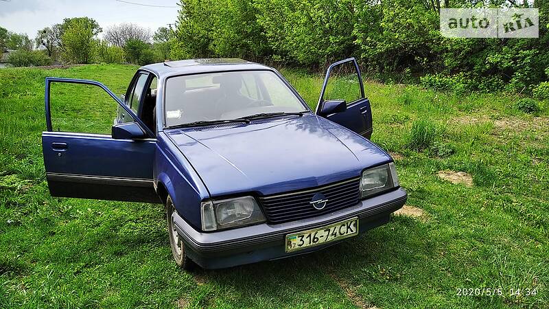 Седан Opel Ascona 1988 в 