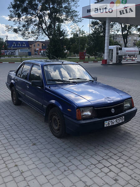 Седан Opel Ascona 1985 в Сокале