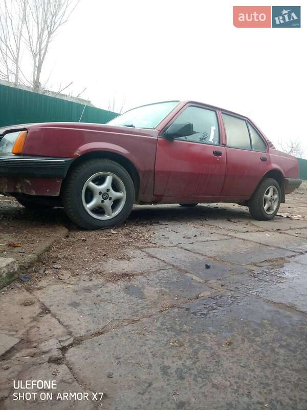 Седан Opel Ascona 1987 в Ямполе