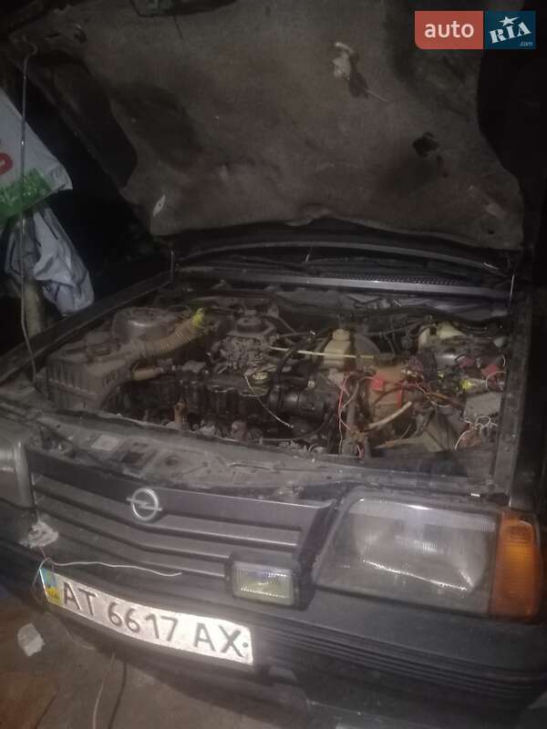Седан Opel Ascona 1987 в Краснокутську