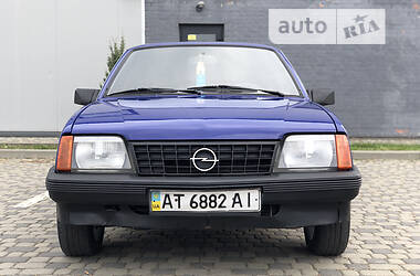 Седан Opel Ascona 1986 в 