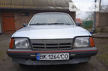 Седан Opel Ascona 1986 в Млинове
