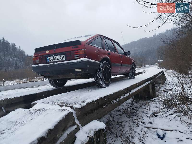 Хетчбек Opel Ascona 1987 в Сколе