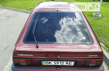 Хэтчбек Opel Ascona 1988 в 