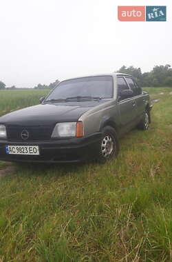 Седан Opel Ascona 1986 в Владимире