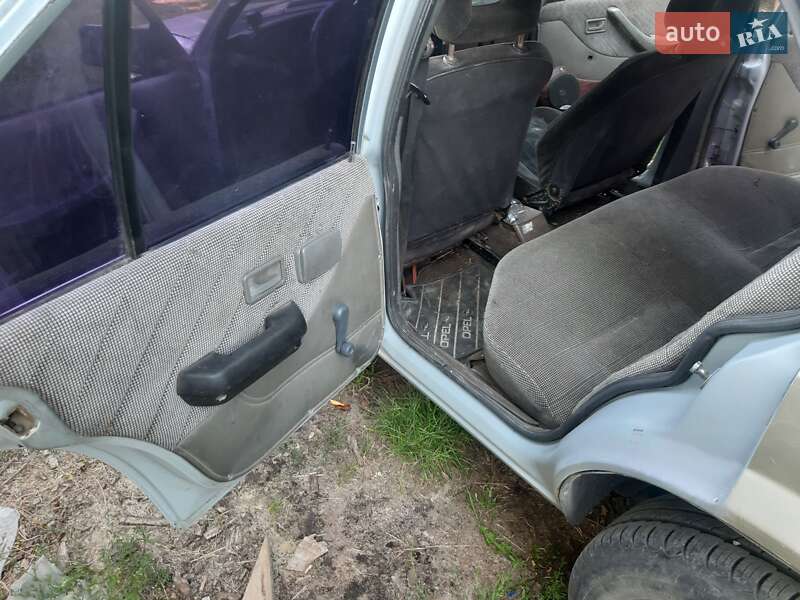 Седан Opel Ascona 1988 в Полтаві