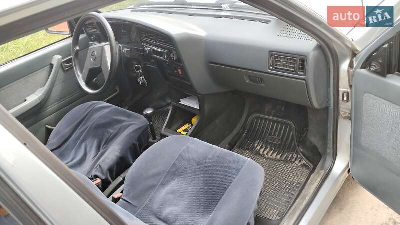 Седан Opel Ascona 1986 в 