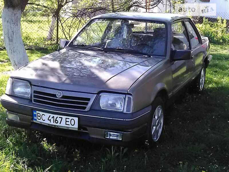 Седан Opel Ascona 1987 в Ровно